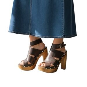 VERA WANG Brown Leather Clog Platform Sandals